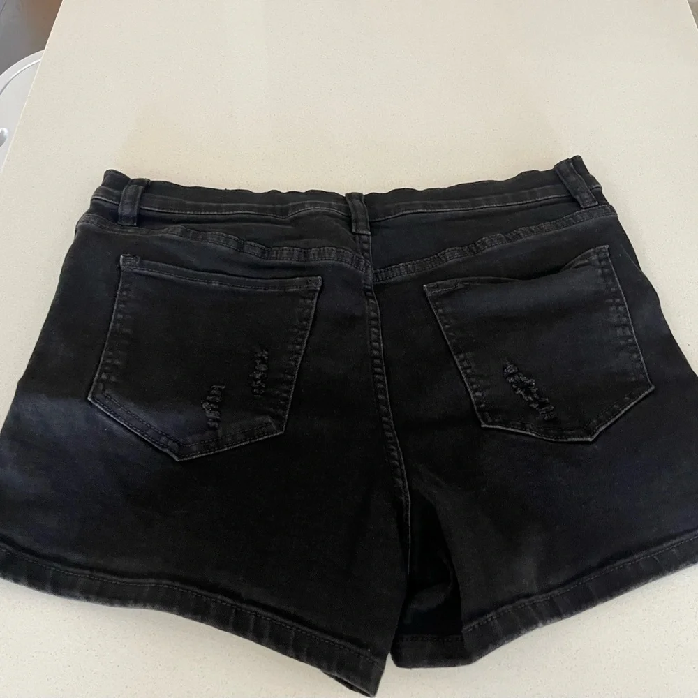 New York & Co. Black High Rise Distressed Denim Shorts Size 12 - Picture 3 of 6